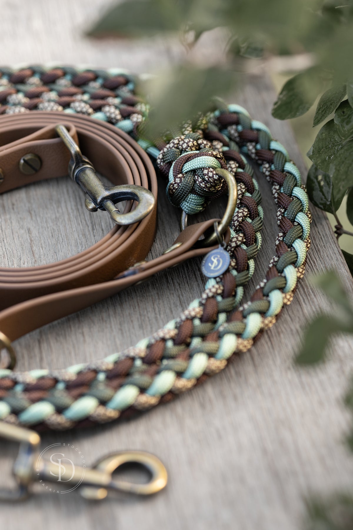 One Shoulder Leine London - Walnuss x Green